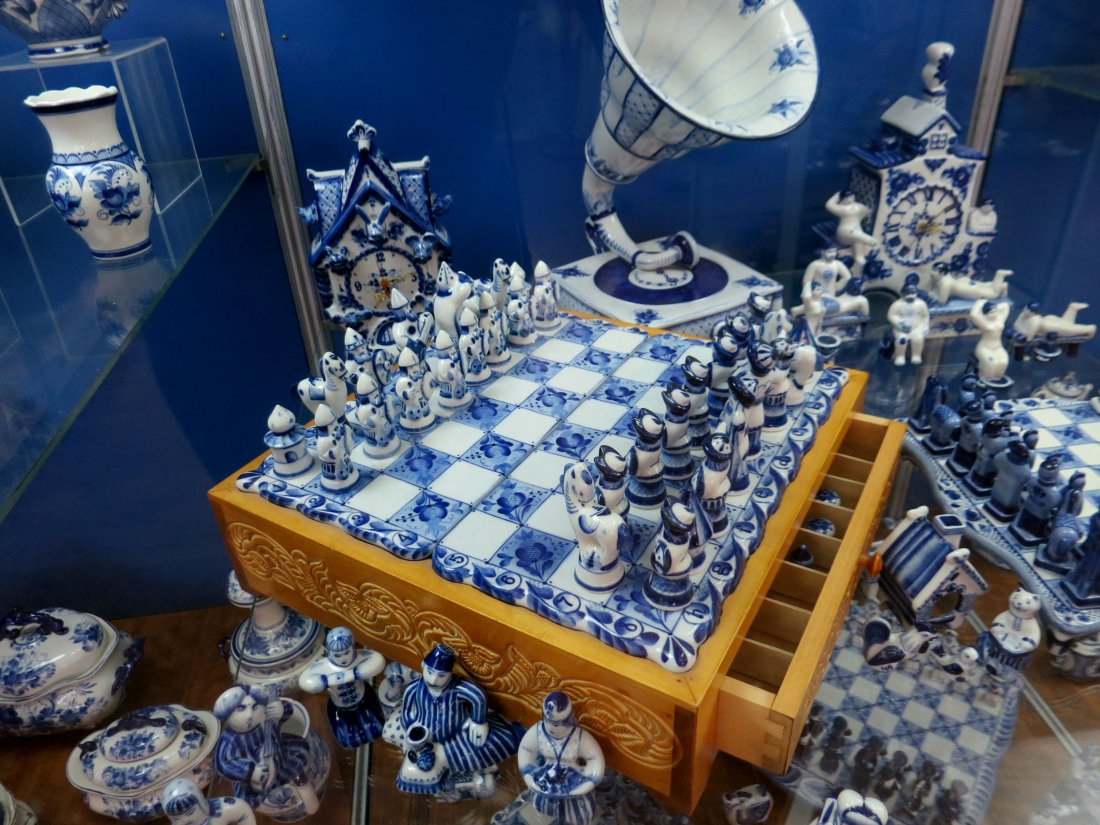 Gzhel Porcelain Factory is the largest Russian manufacturer of traditional porcelain. Over 300 hered...