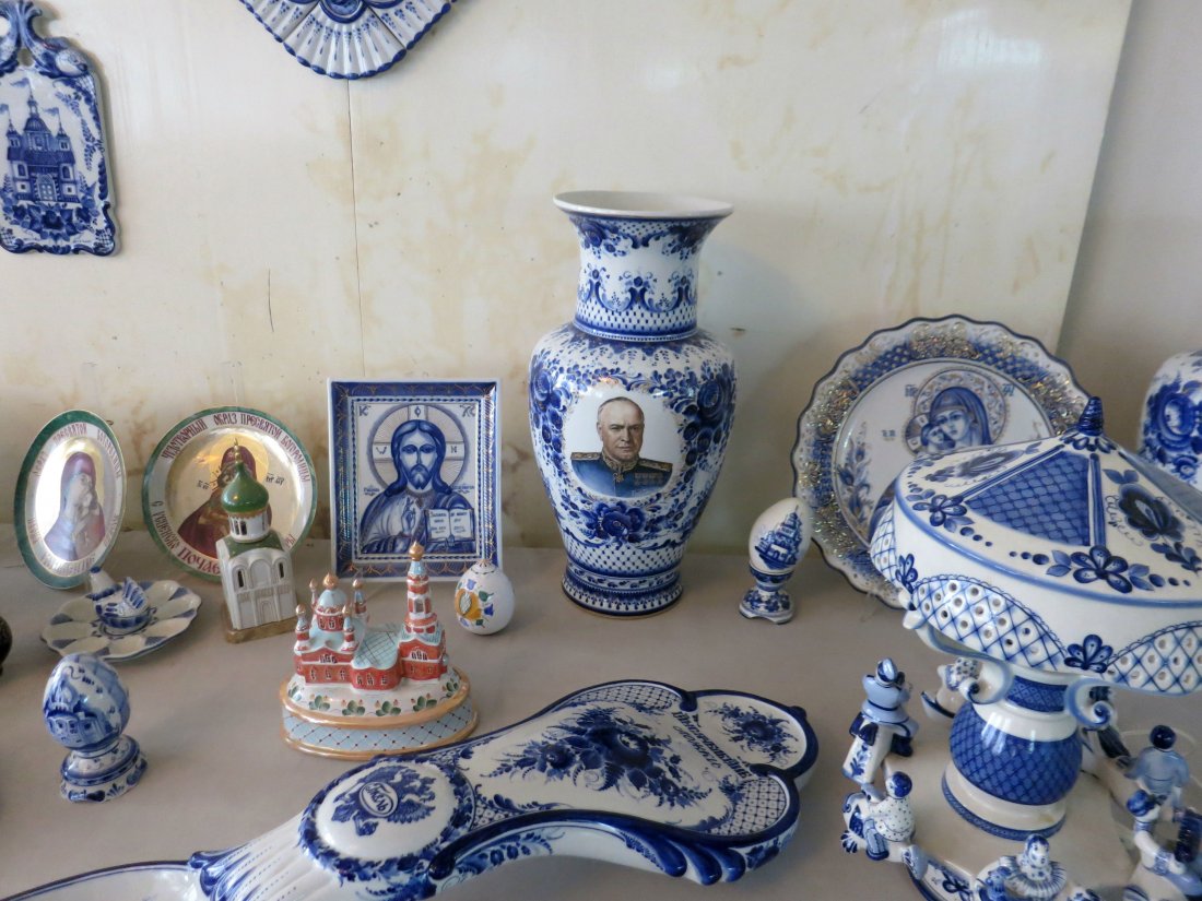 In September 2012 Gzhel Porcelain Factory got an official Folk Art license of the XXII Olympic Winte...