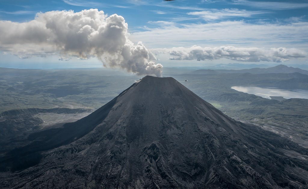 During the last 10 years the volcano had 2 eruptions: in 2005 and in 2010.