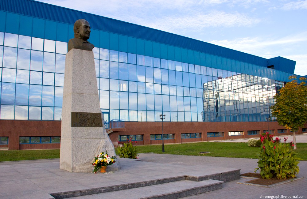 Some pictures of an area next to the plant's management building. The monument of Polyakov, the firs...