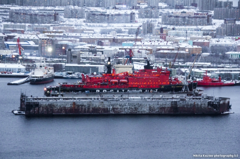 During the tour the icebreaker had its regular maintenance at the dock. Its engines are turned off....