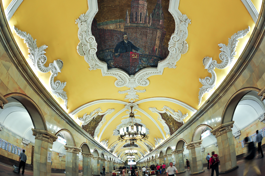 Komsomolskaya station is an apotheosis of the Stalin's empire style. It should have been the busiest...