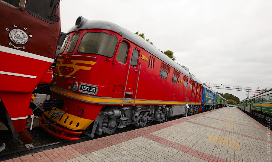 A diesel locomotive TEP60.